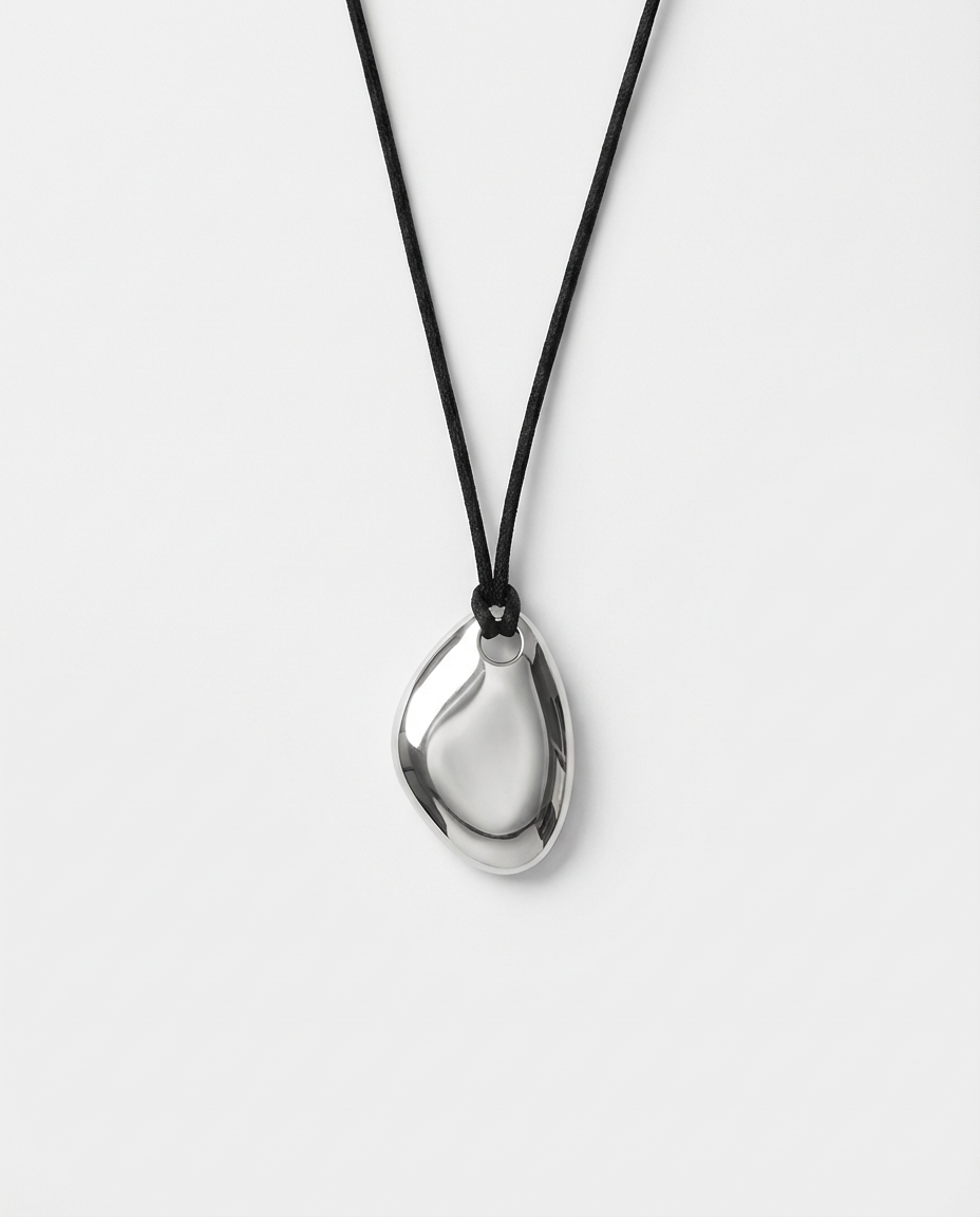 Pebble Pendant Necklace in silver
