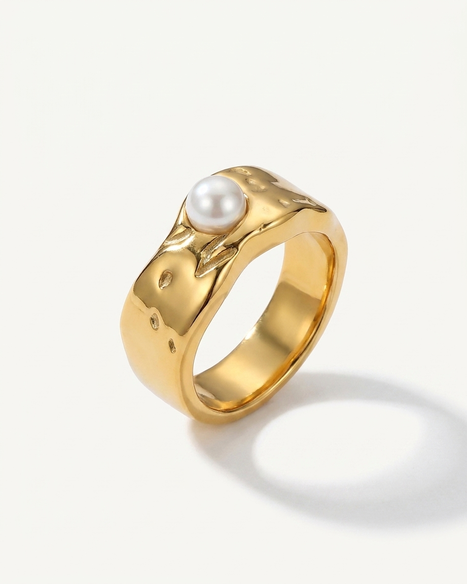 Bianca Pearl Ring three-quarter chunky gold band
