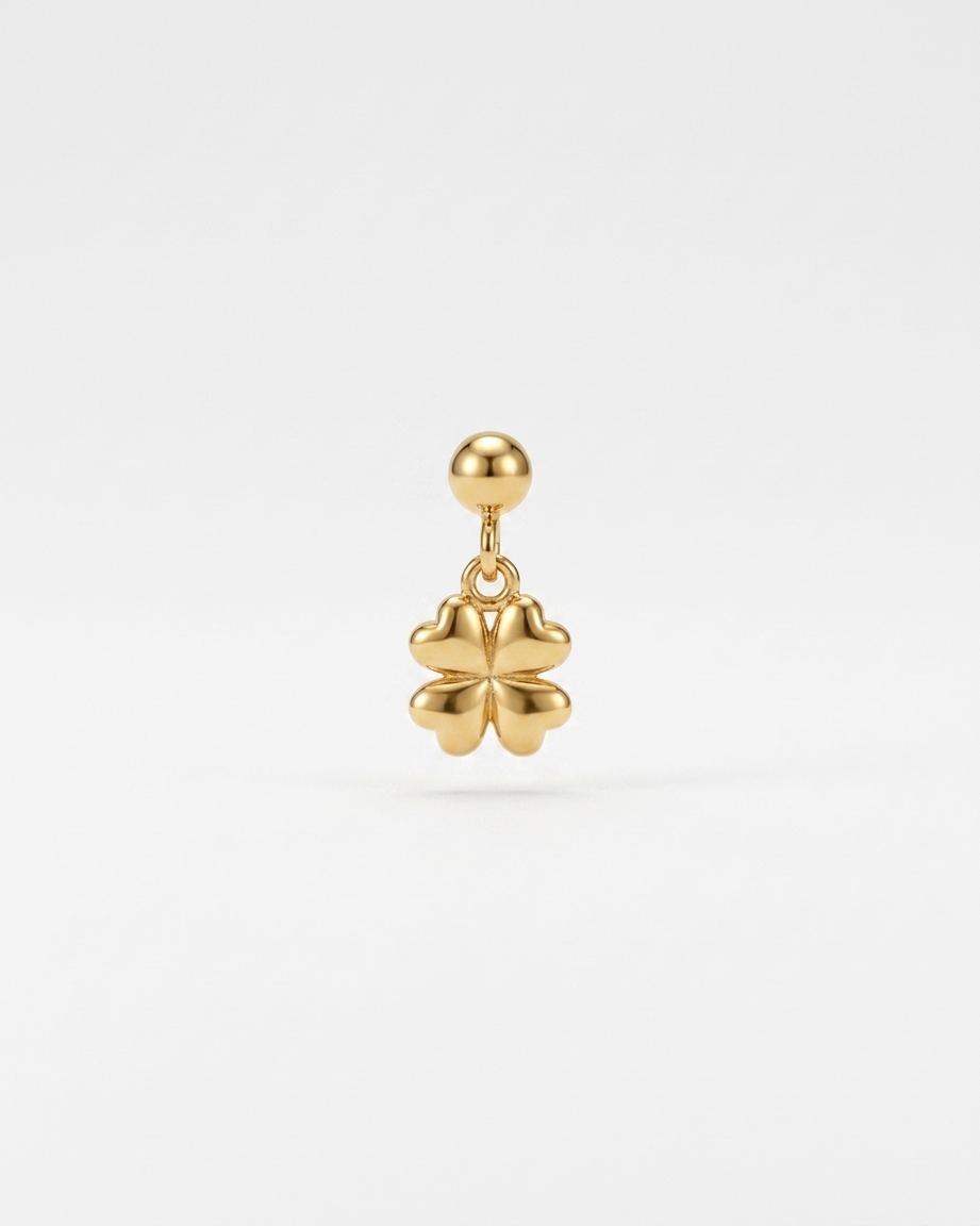Four-leaf clover gold charm pendant hero