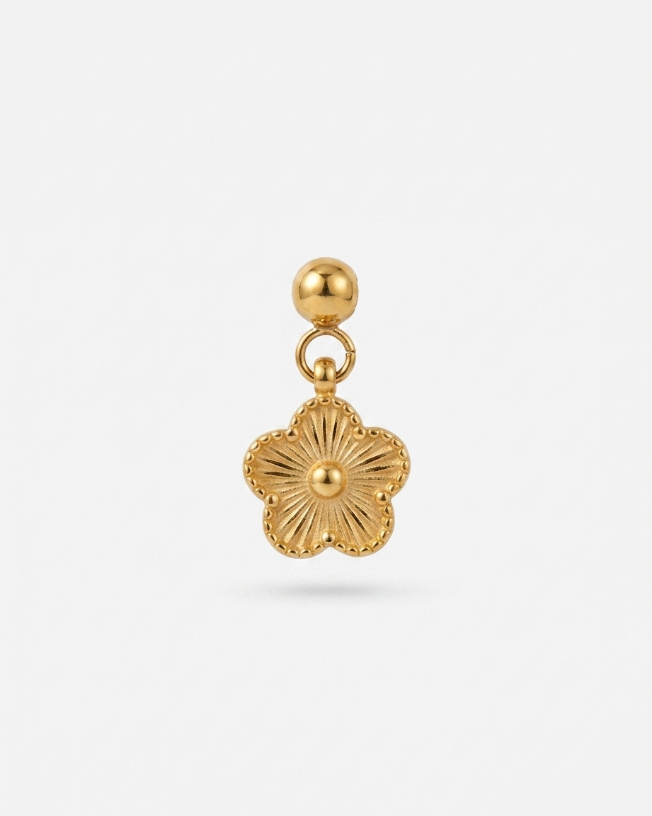 Daisy gold charm pendant hero