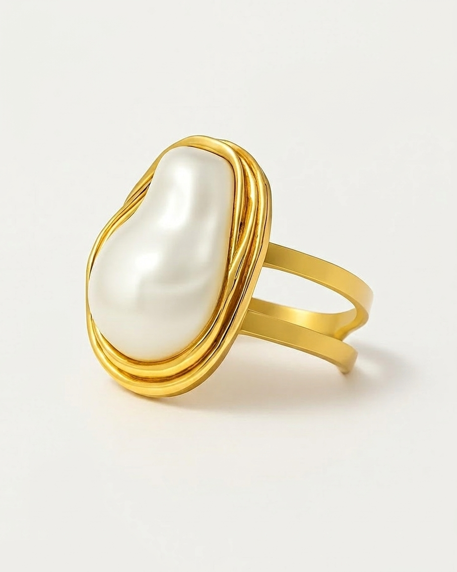 Camelia Gold Pearl Ring