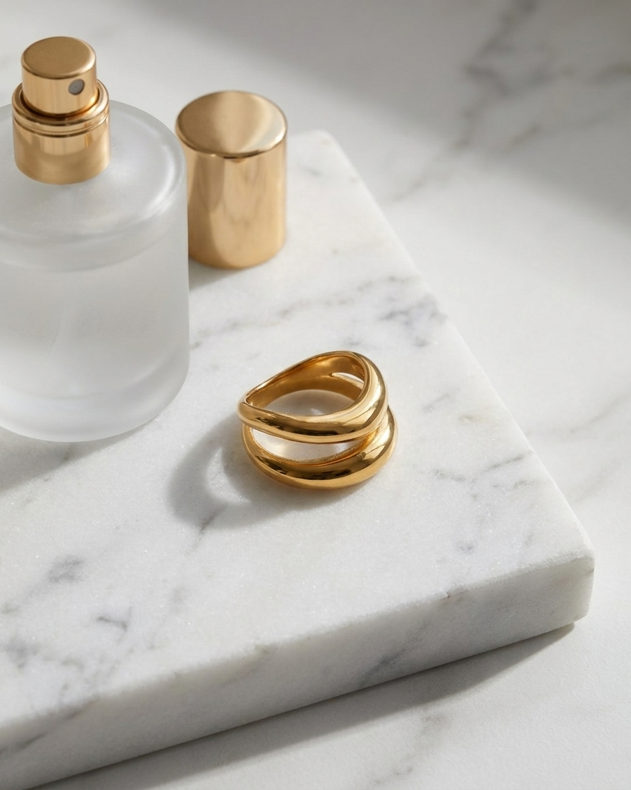 Axelle Ring marble flatlay