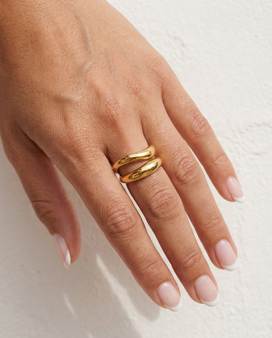 Axelle Ring cream wall hand