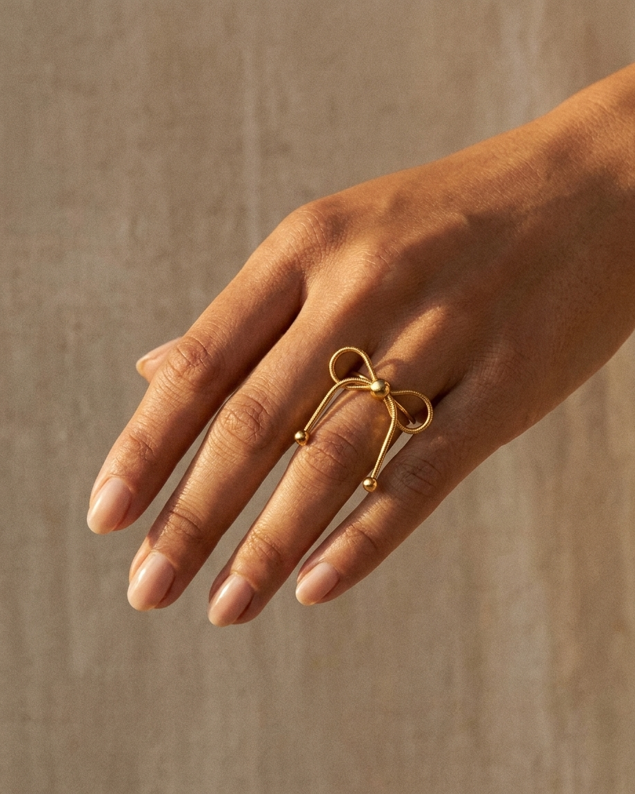Lucia Ring on hand