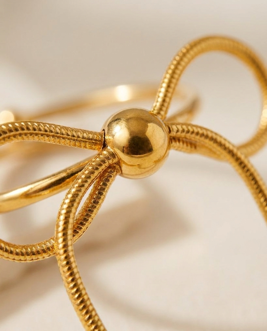 Lucia Ring macro detail