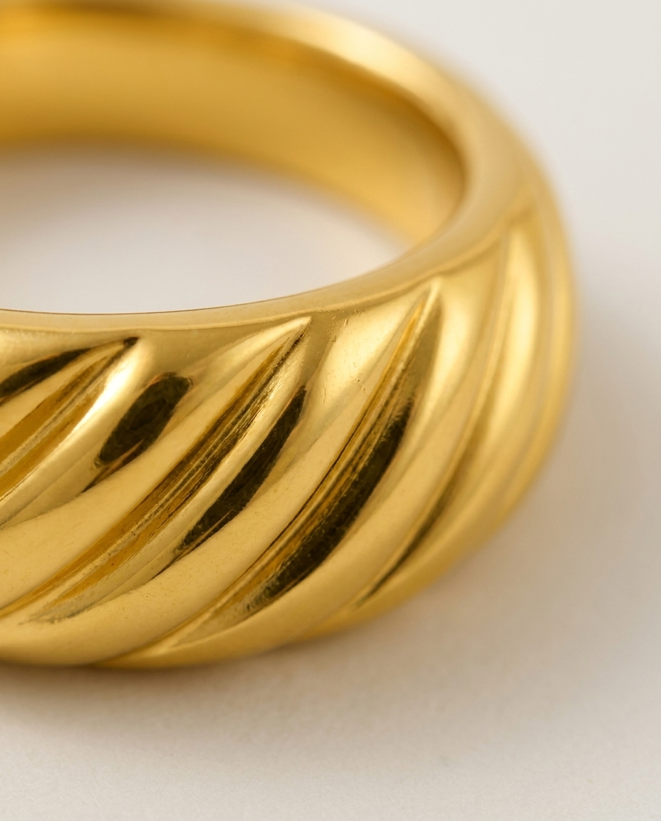 Elia Ring macro detail