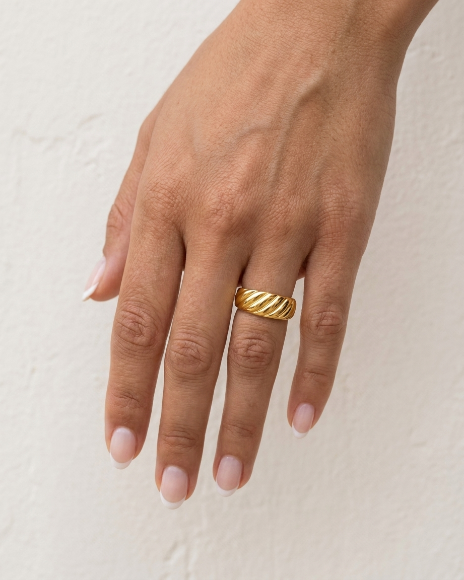 Elia Ring cream wall hand