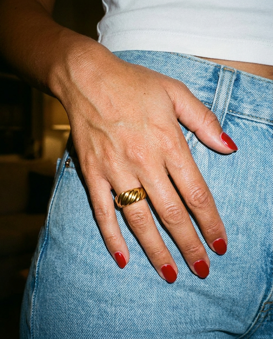 Elia Ring candid flash snapshot