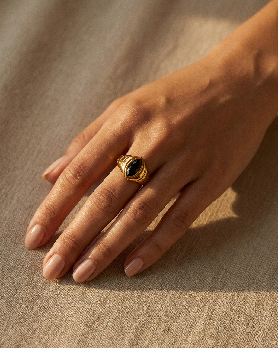 Selva Ring on hand