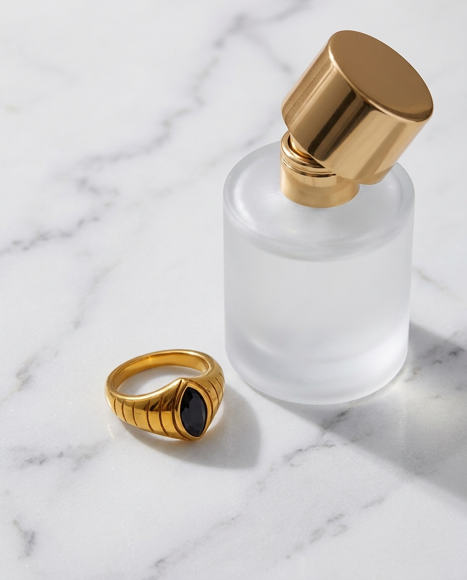Selva Ring marble flatlay