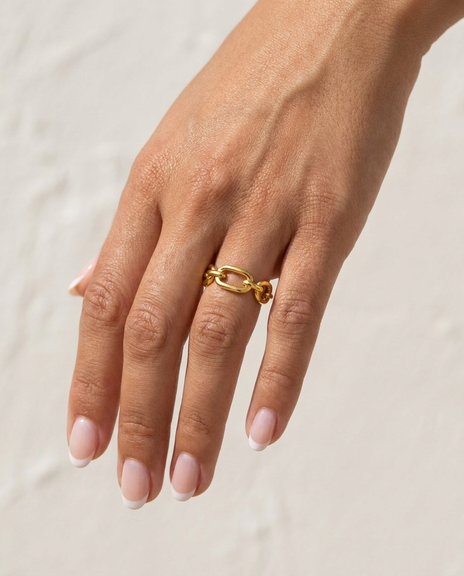 Wafa Ring cream wall hand