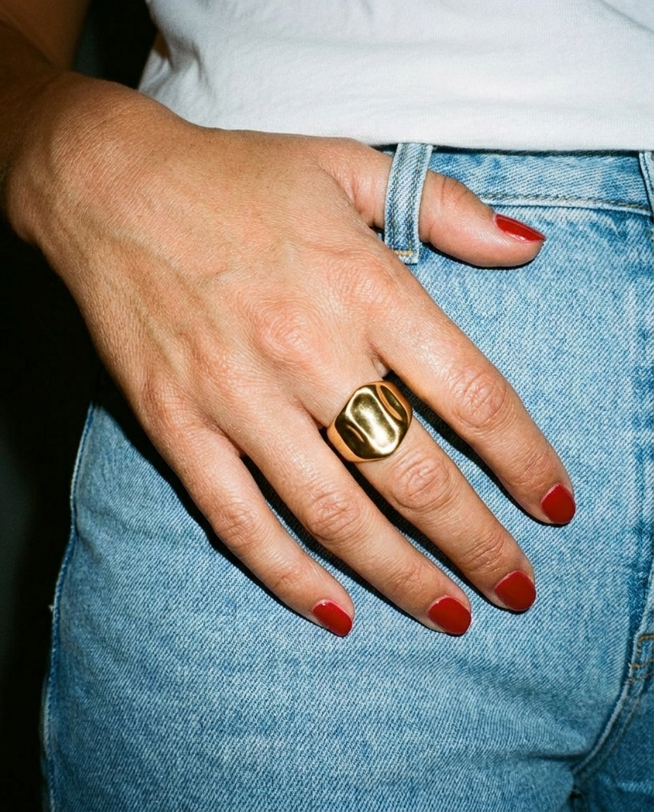 Clara Ring candid flash snapshot