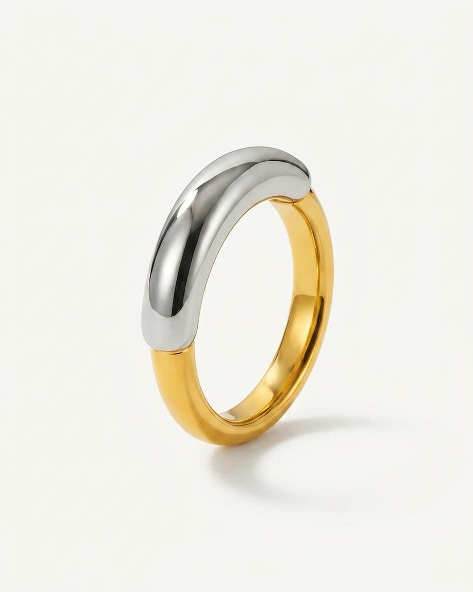 Claire Ring hero packshot