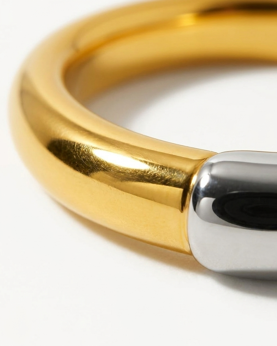 Claire Ring macro detail