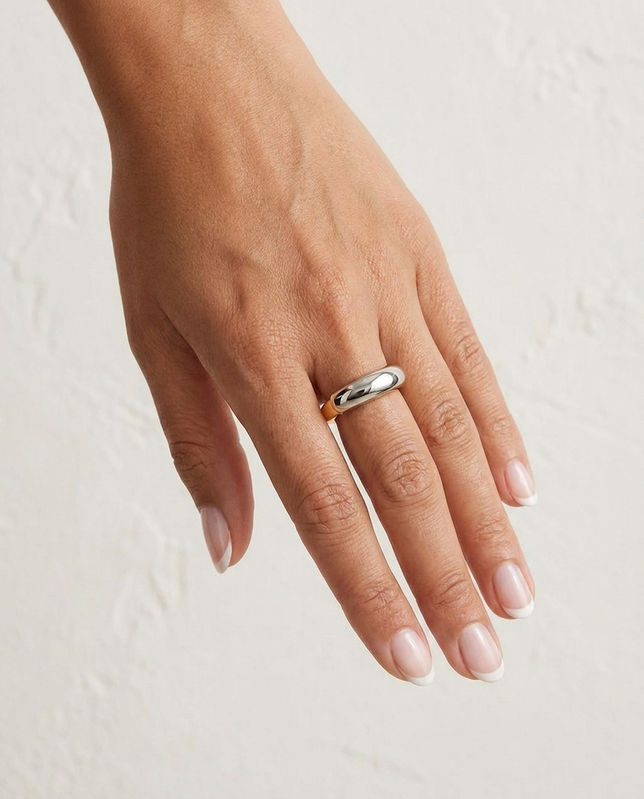 Claire Ring cream wall hand