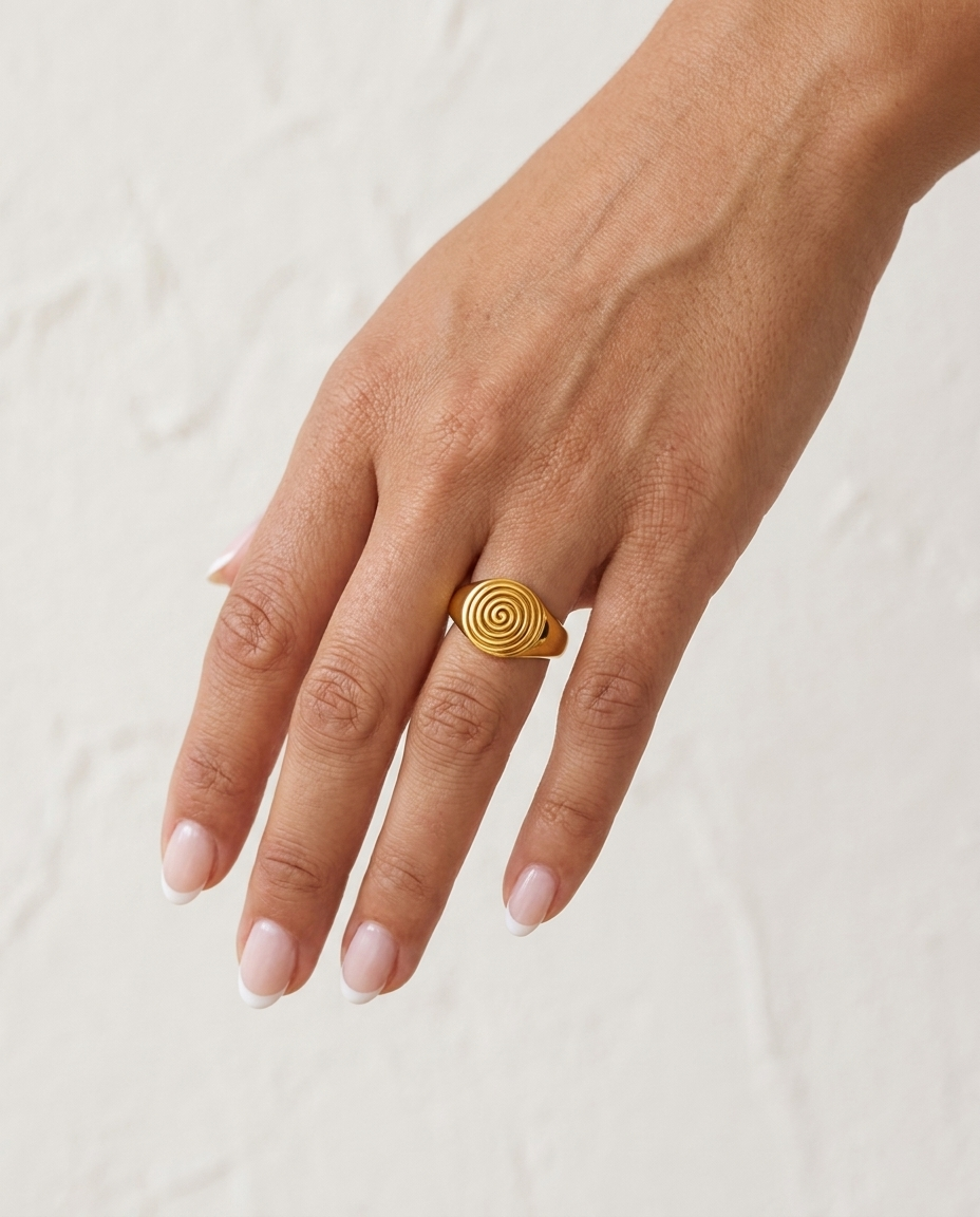 Ellie Ring cream wall hand