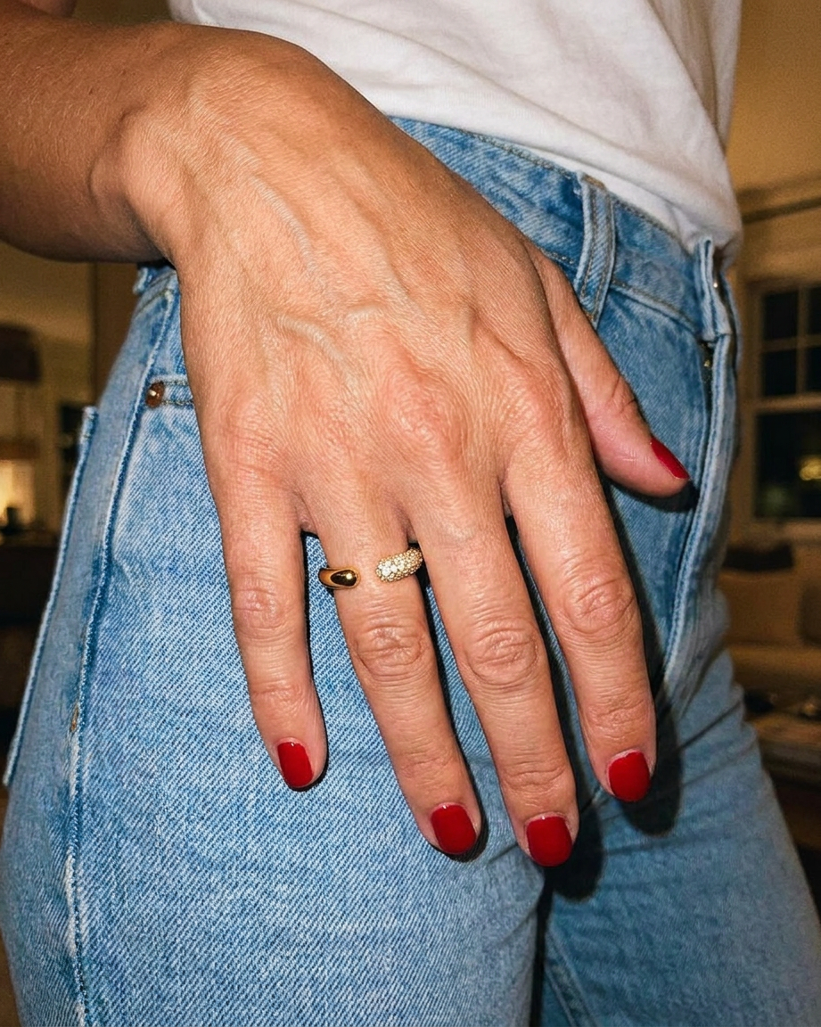 Noa Ring candid flash snapshot