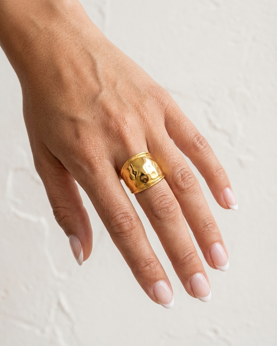 Grace Ring cream wall hand