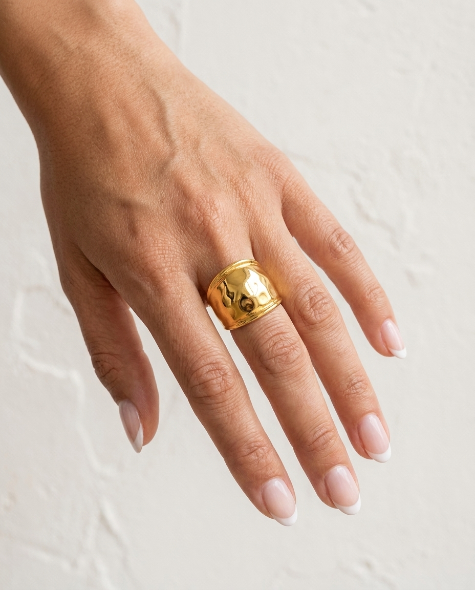 Grace Ring cream wall hand