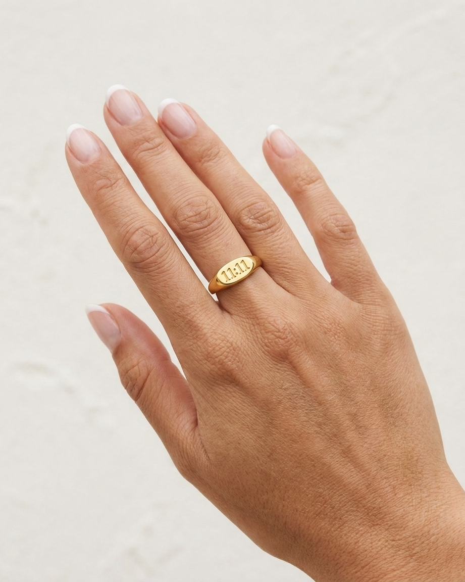 Lucky Ring cream wall hand