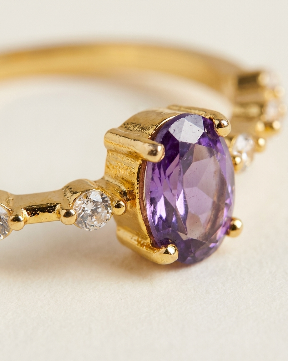Evy Ring macro detail