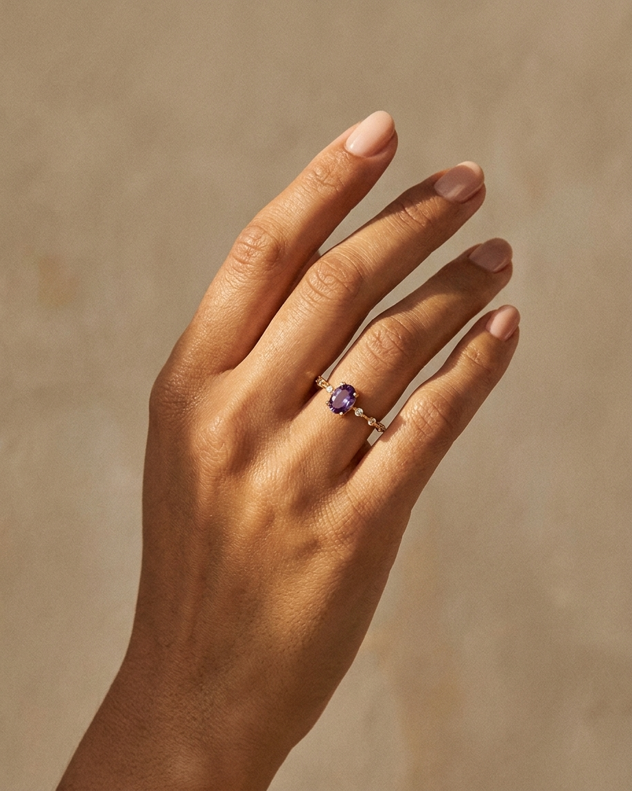 Evy Ring warm on hand