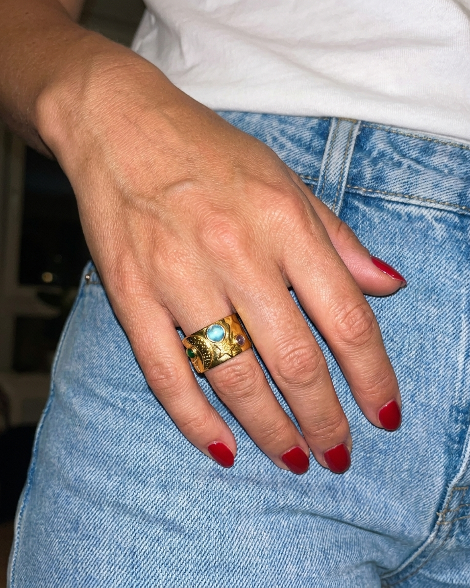 Estelle Ring candid flash snapshot