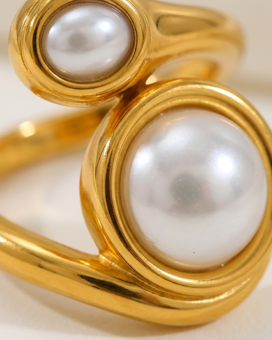 Double Pearl Twist Ring macro detail