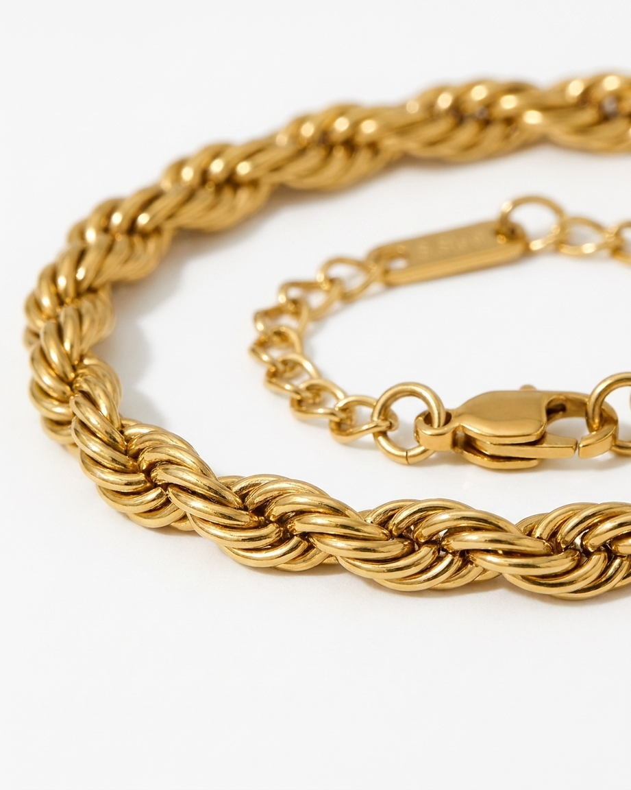 Gia Bracelet macro detail