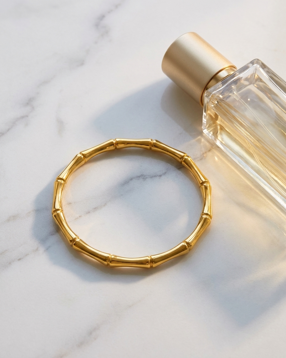 Élise Bangle flatlay