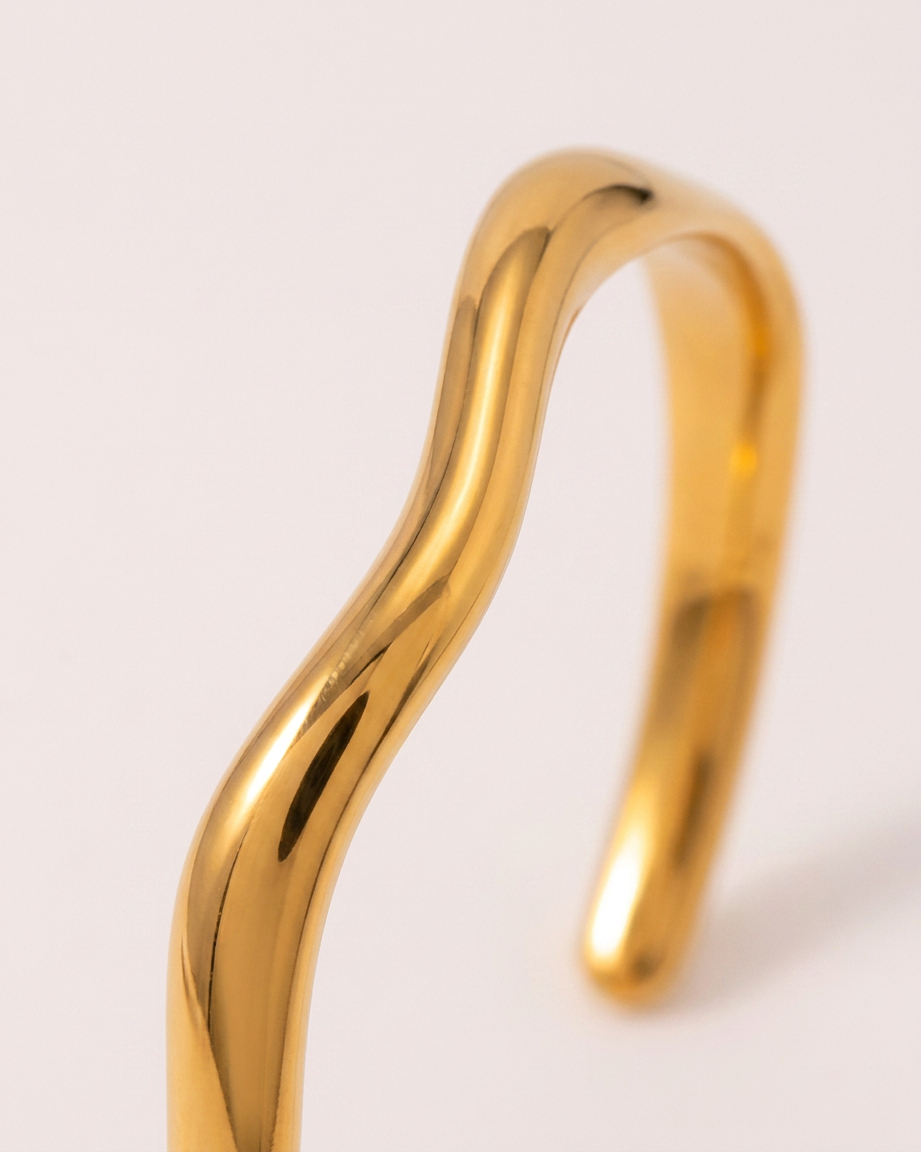 Reni Cuff macro
