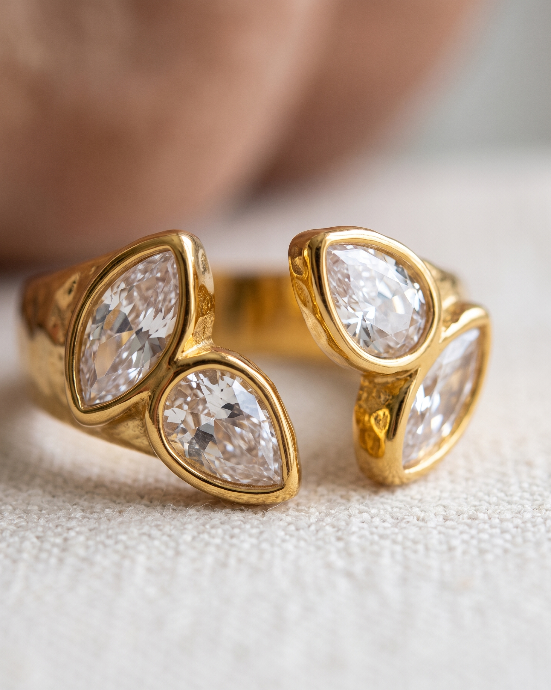 Agathe open zircon ring macro detail