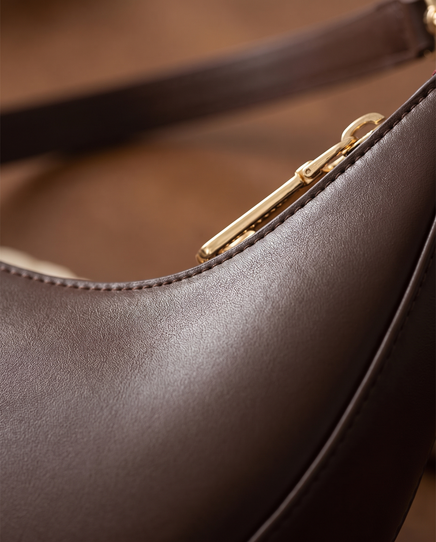 Josephine coffee shoulder bag leather grain macro