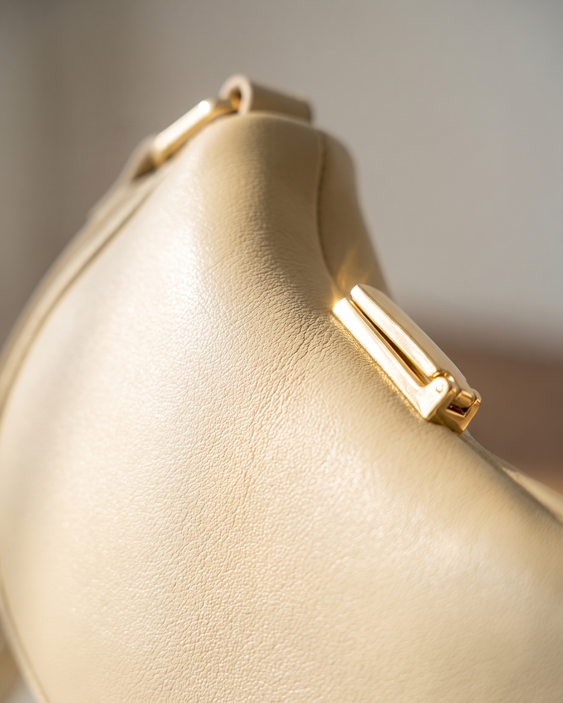 Josephine khaki shoulder bag leather grain macro
