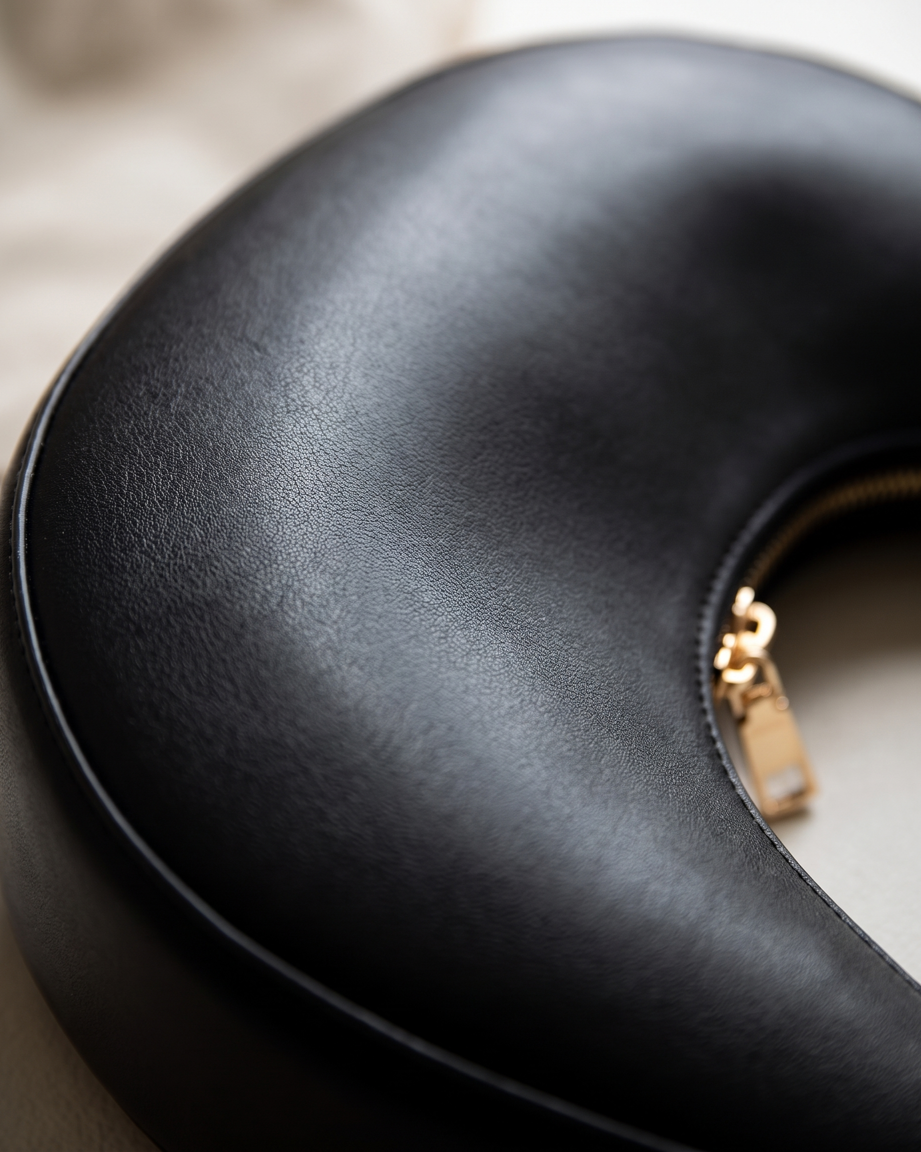 Josephine black shoulder bag leather grain macro