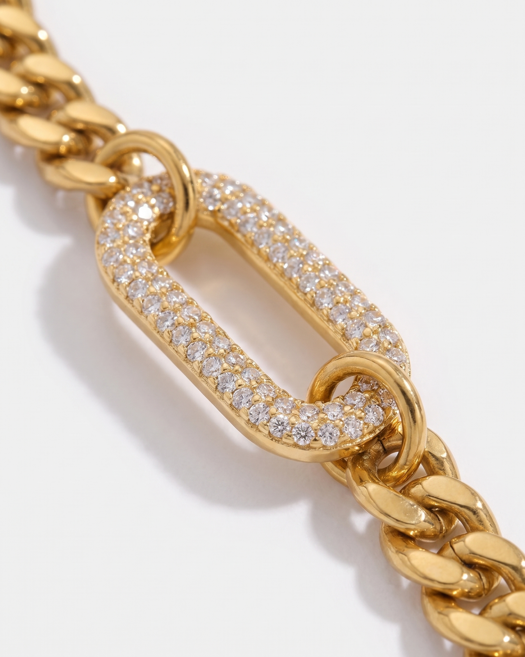 Pave bracelet zircon link macro detail