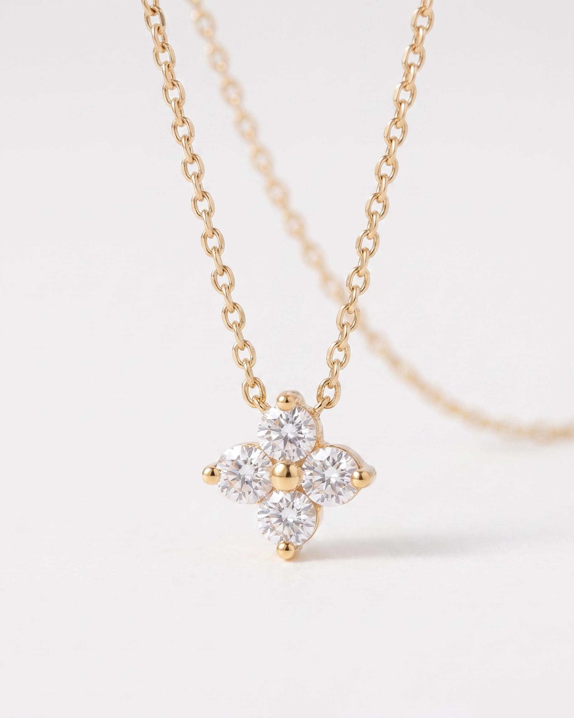 Fleur flower necklace macro detail
