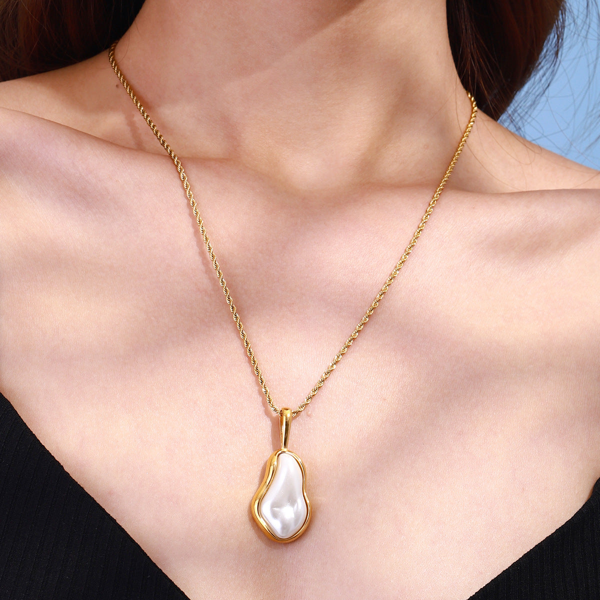 Élise Freshwater Pearl Necklace