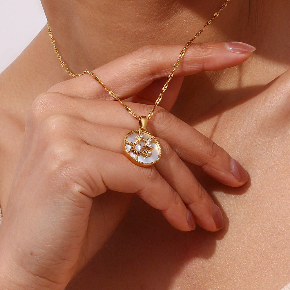 Cléa Pendant Necklace