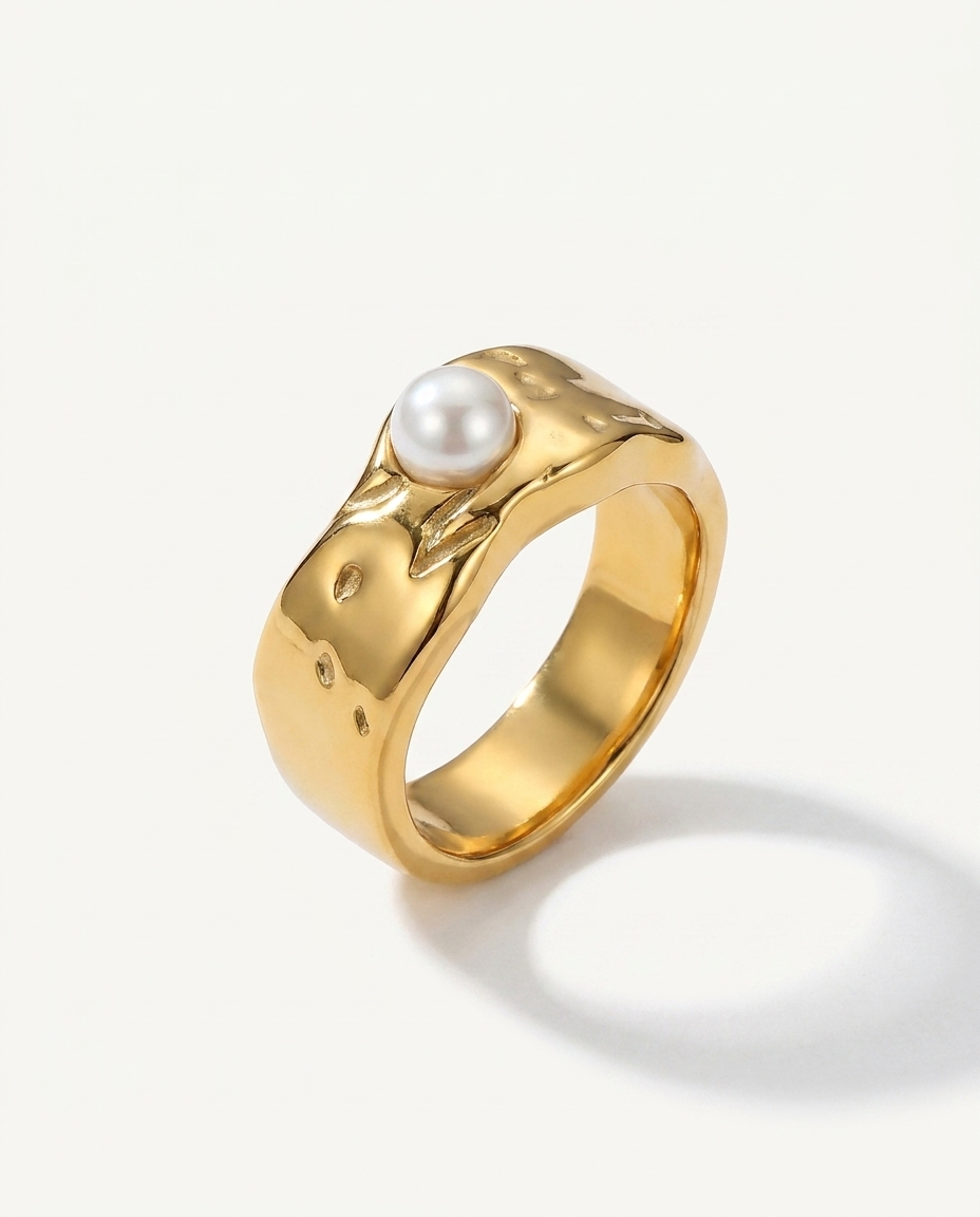 Bianca Pearl Ring three-quarter chunky gold band