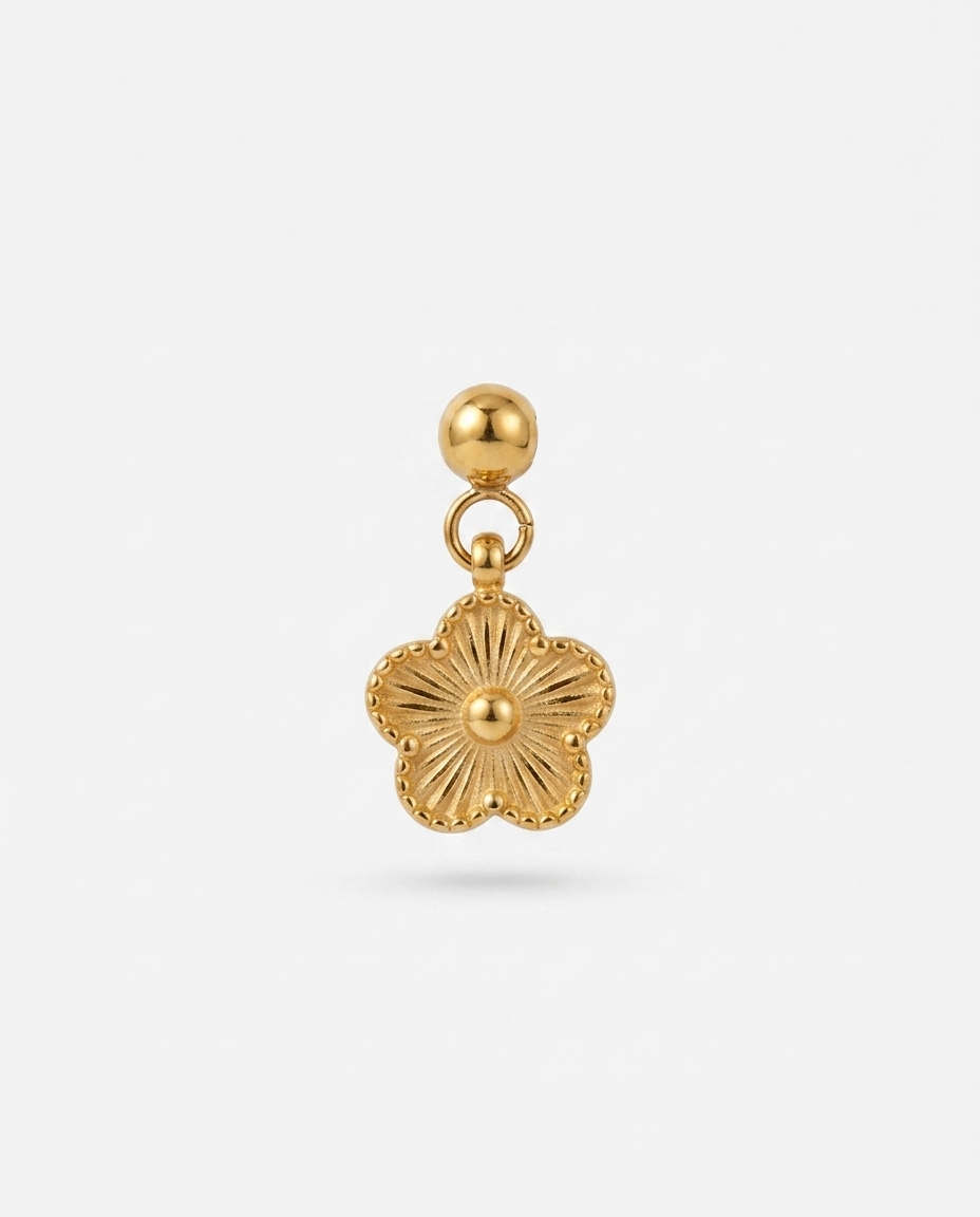 Daisy gold charm pendant hero