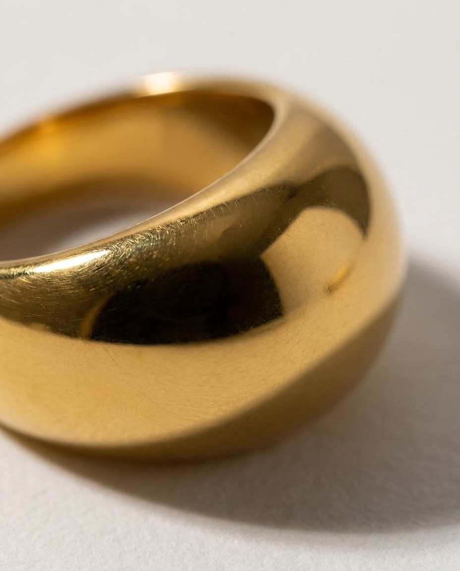 Elle Ring macro detail