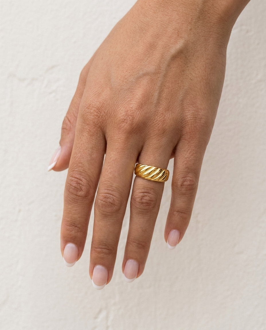 Elia Ring cream wall hand