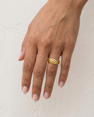 Elia Ring cream wall hand
