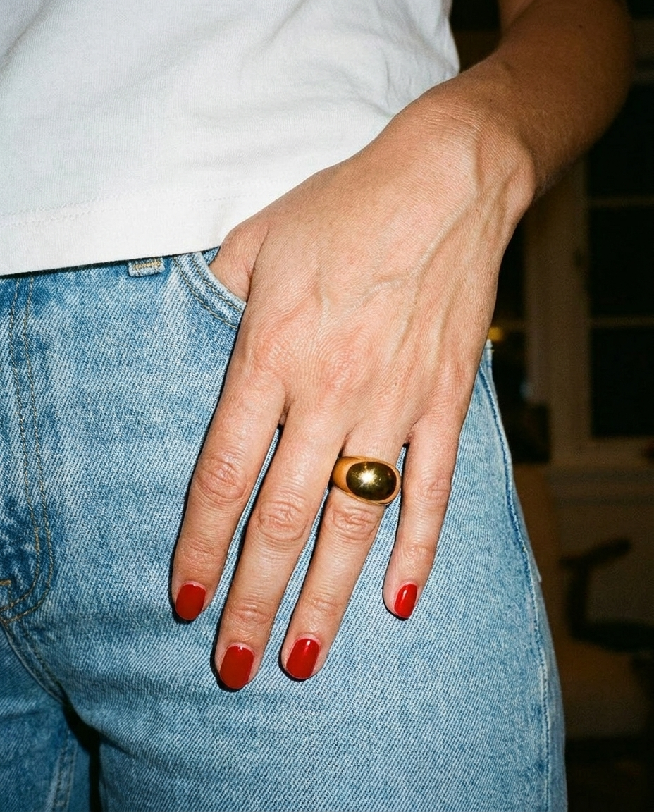Elle Ring candid flash snapshot