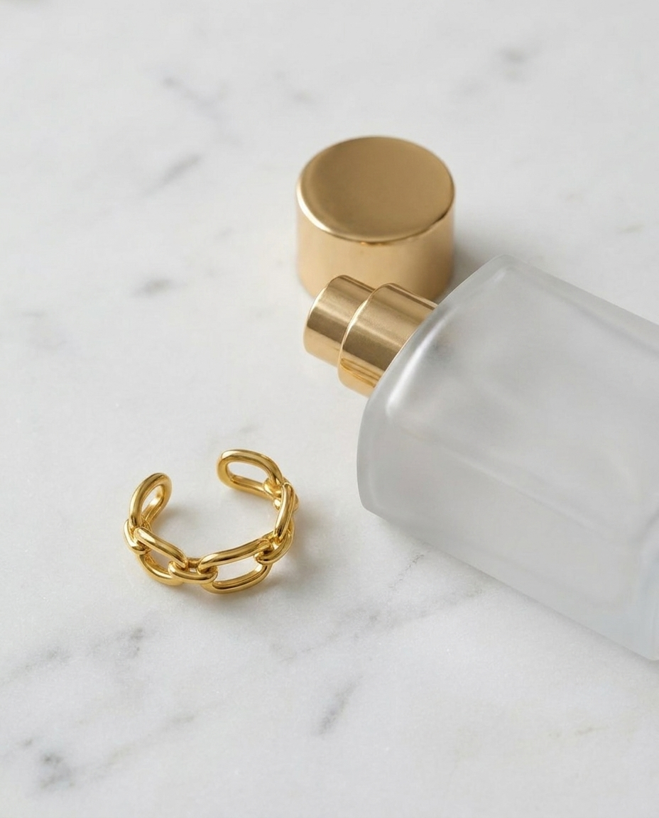Wafa Ring marble flatlay
