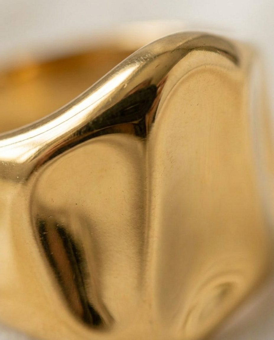 Clara Ring macro detail
