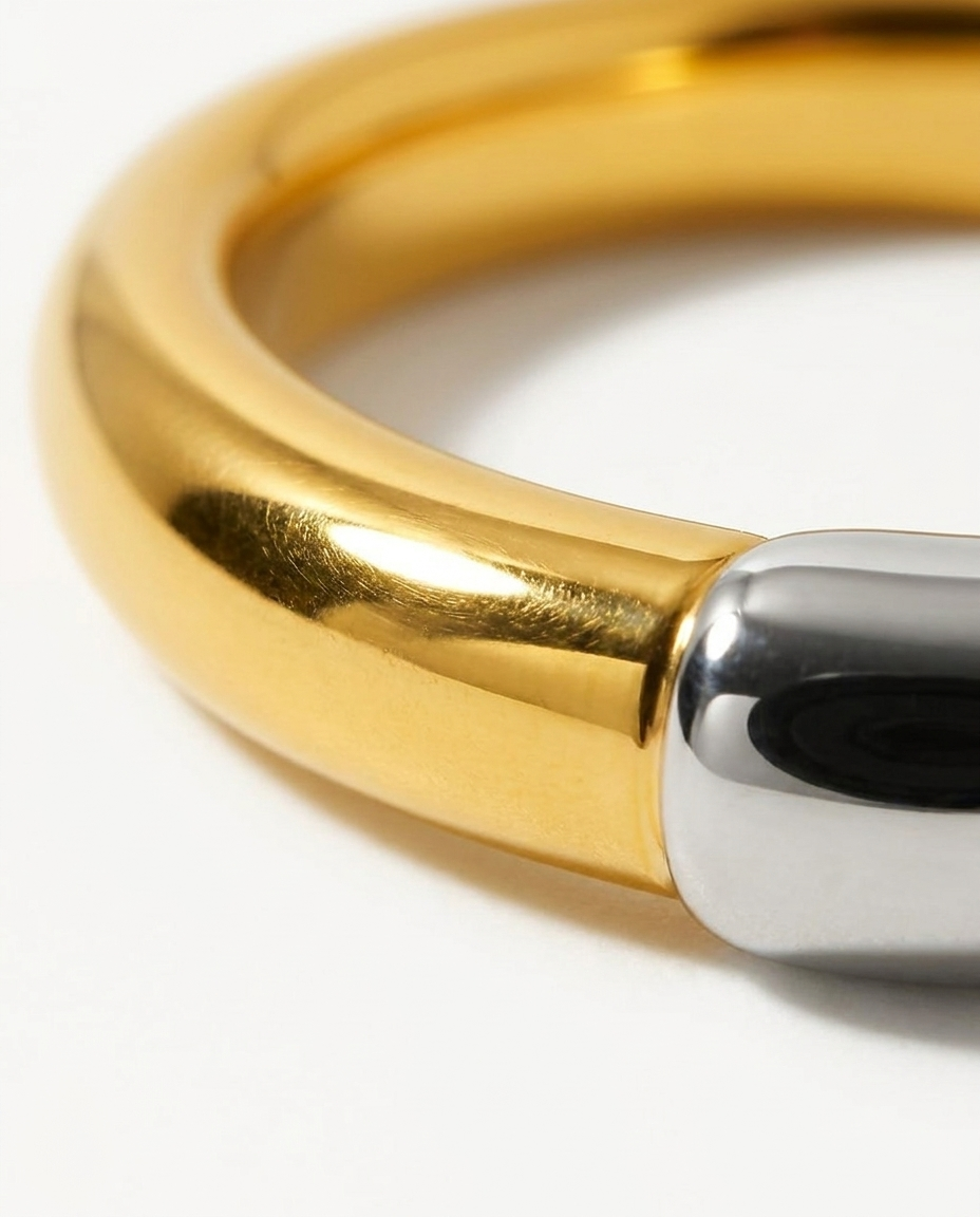 Claire Ring macro detail