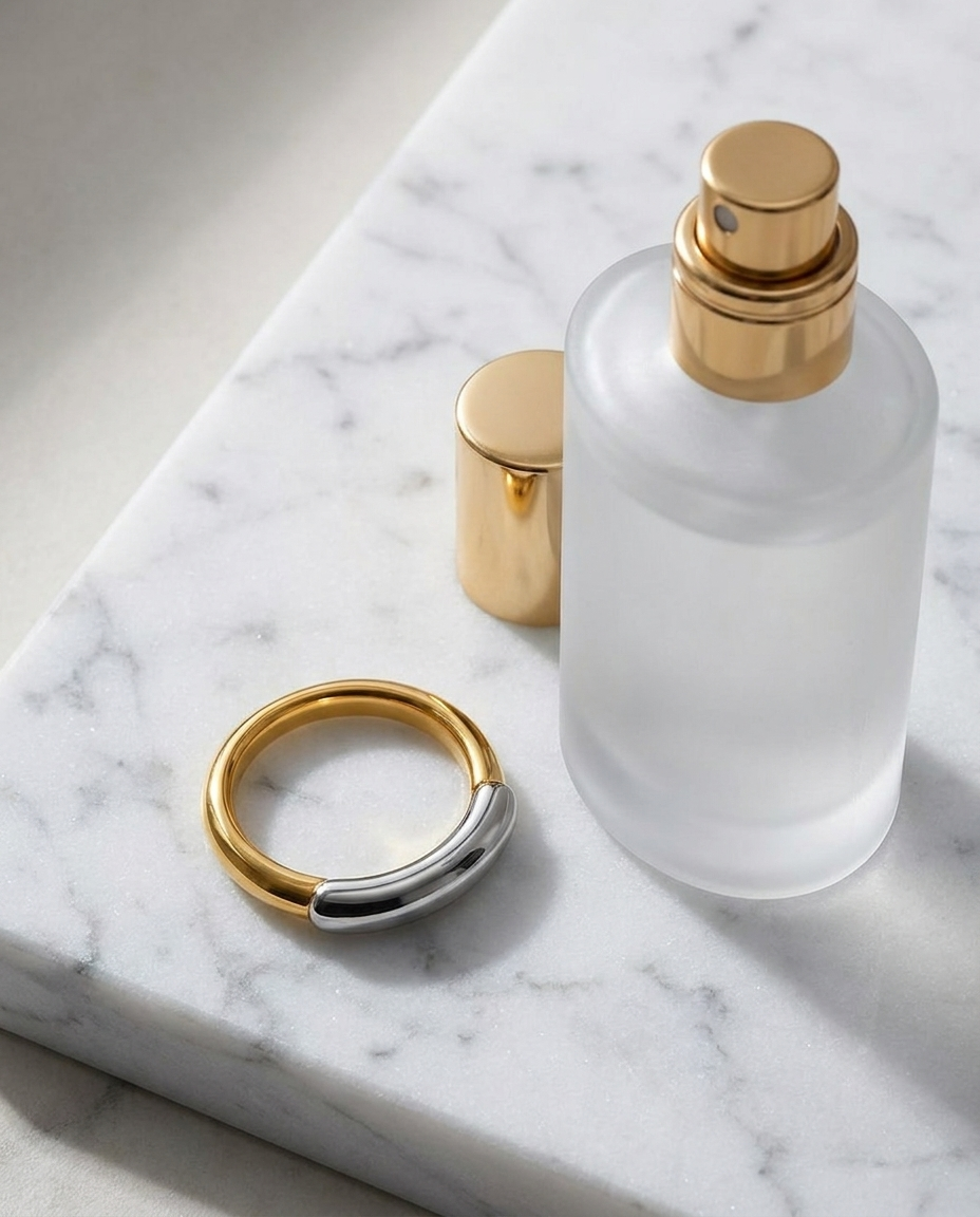 Claire Ring marble flatlay