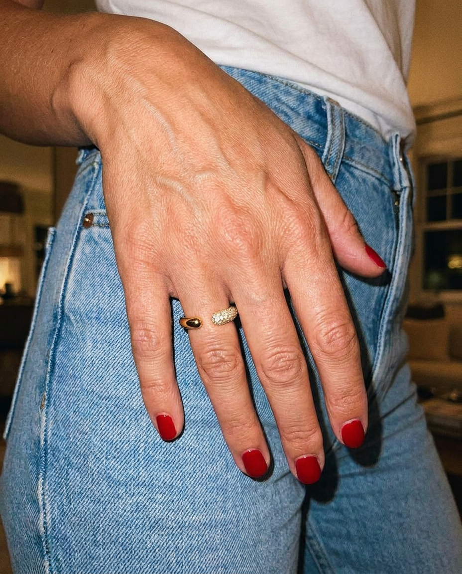 Noa Ring candid flash snapshot